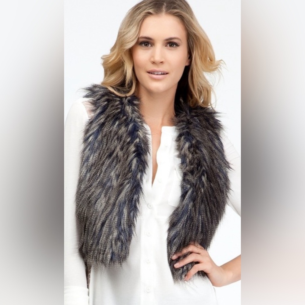 Bebe NWT’s Fur & Feather Flock Crop Vest Grey & Black Size XS